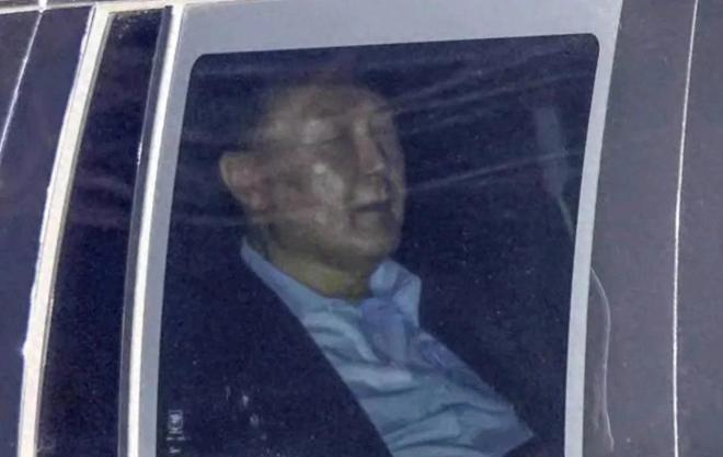 人间早餐吃麦片牛奶坚果煮鸡蛋有电视麻将胡了游戏尹锡悦入住10平米单(图3)